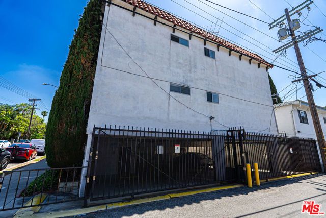 7050 Waring Avenue, Los Angeles, CA 90038