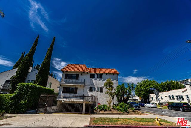 7050 Waring Avenue, Los Angeles, CA 90038