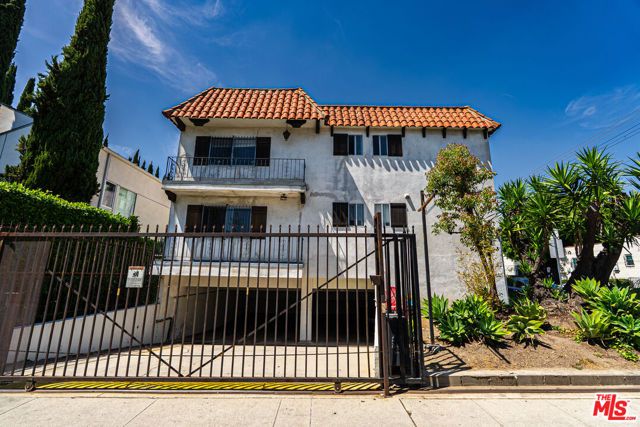7050 Waring Avenue, Los Angeles, CA 90038
