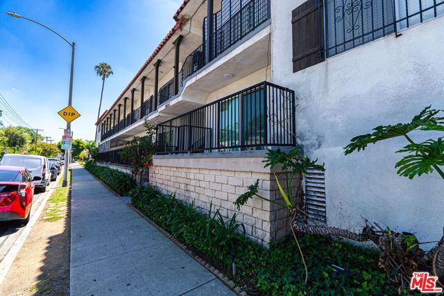 7050 Waring Avenue, Los Angeles, CA 90038