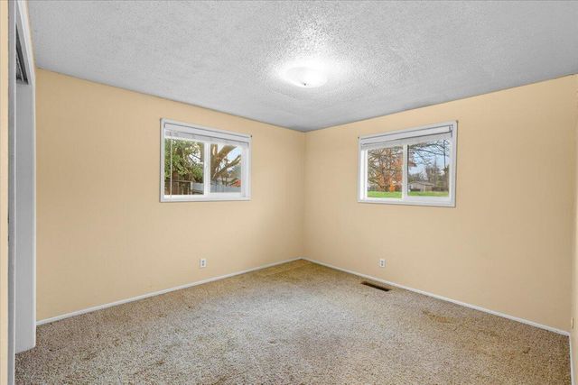 1602 Gayety Lane, Medford, OR 97504