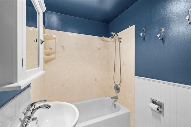 1602 Gayety Lane, Medford, OR 97504