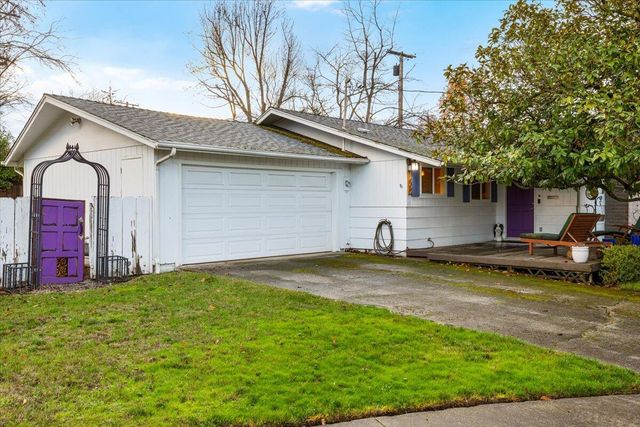 1602 Gayety Lane, Medford, OR 97504