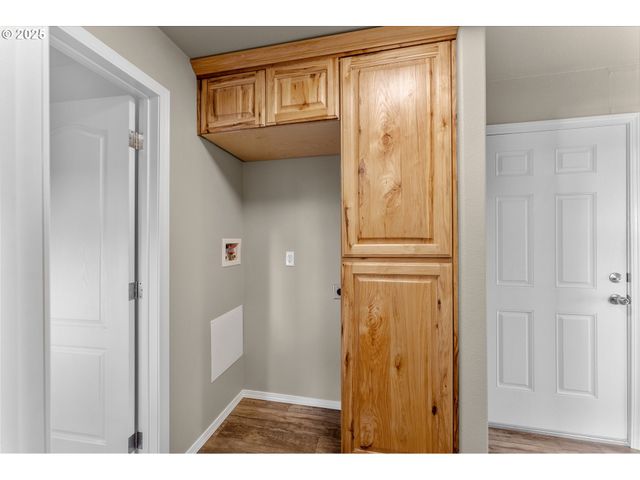 201 Ne Peggy Ave 13, Roseburg, OR 97470