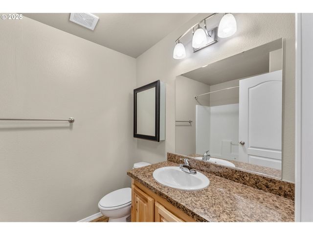 201 Ne Peggy Ave 13, Roseburg, OR 97470