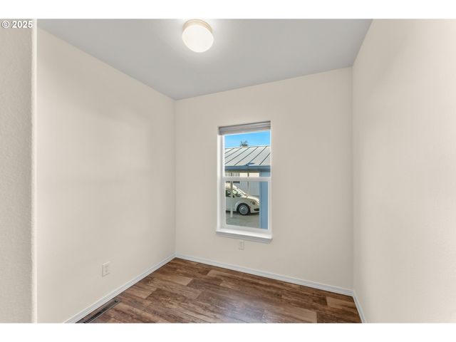 201 Ne Peggy Ave 13, Roseburg, OR 97470