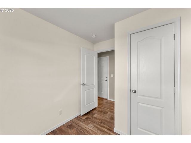 201 Ne Peggy Ave 13, Roseburg, OR 97470