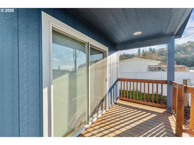 201 Ne Peggy Ave 13, Roseburg, OR 97470