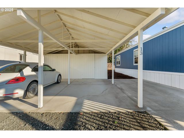 201 Ne Peggy Ave 13, Roseburg, OR 97470