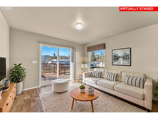 201 Ne Peggy Ave 13, Roseburg, OR 97470