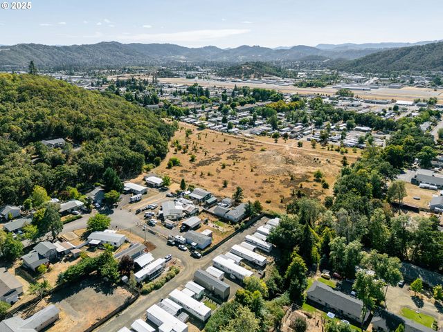 201 Ne Peggy Ave 13, Roseburg, OR 97470