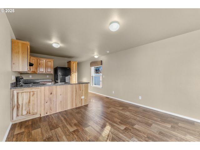 201 Ne Peggy Ave 13, Roseburg, OR 97470