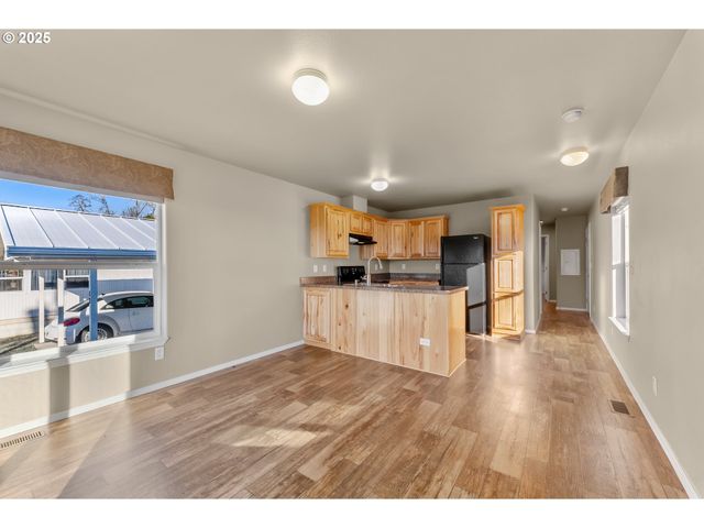 201 Ne Peggy Ave 13, Roseburg, OR 97470