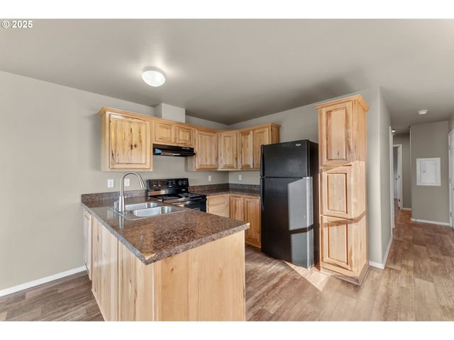 201 Ne Peggy Ave 13, Roseburg, OR 97470
