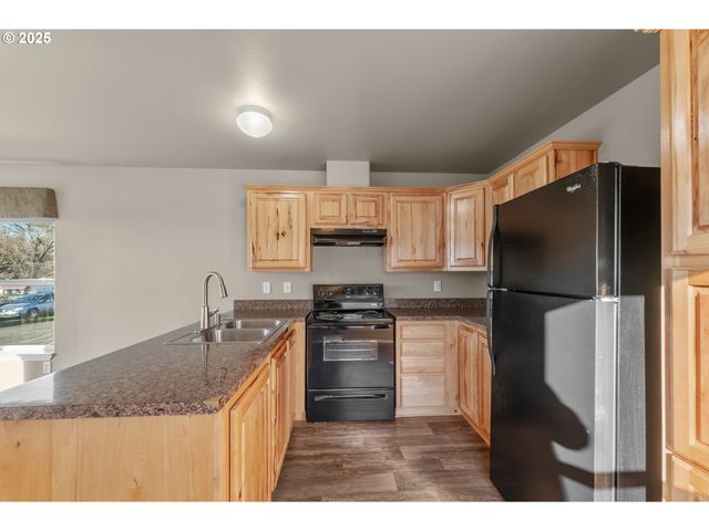 201 Ne Peggy Ave 13, Roseburg, OR 97470