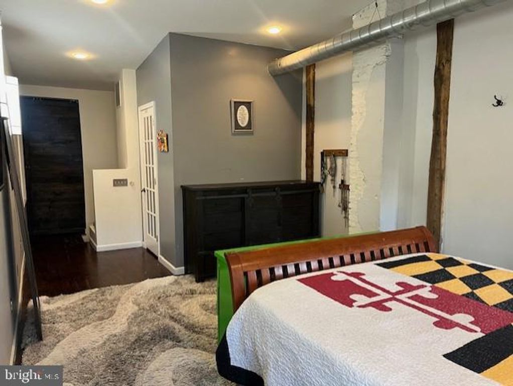 Image 15 of property listing at 802 E FORT AVE, Baltimore, MD 21230
