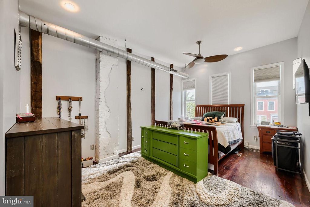 Image 16 of property listing at 802 E FORT AVE, Baltimore, MD 21230