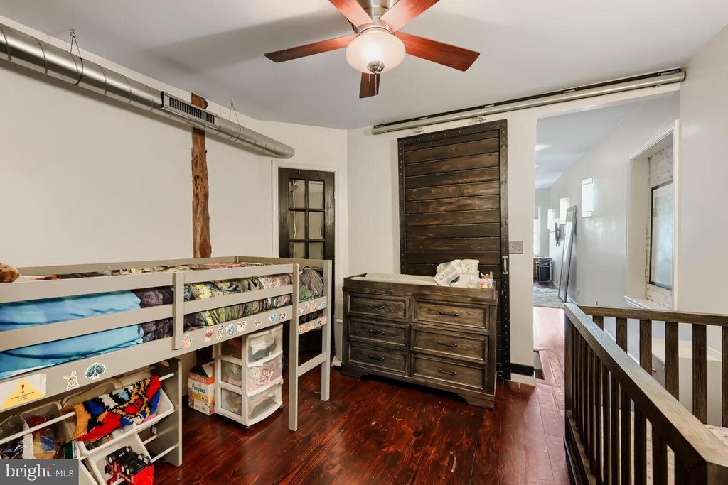 Image 18 of property listing at 802 E FORT AVE, Baltimore, MD 21230