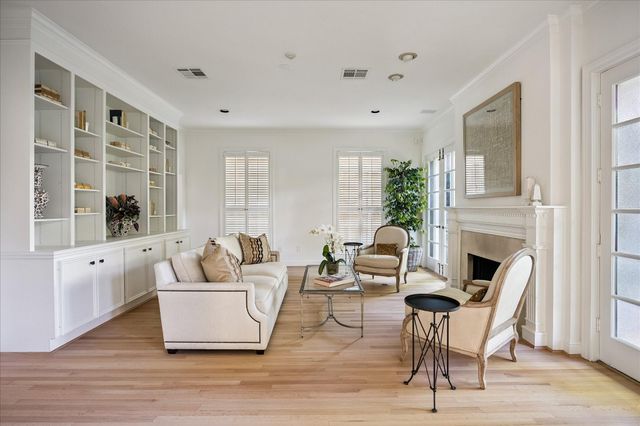 6625 Westchester Avenue, West University Place, TX 77005