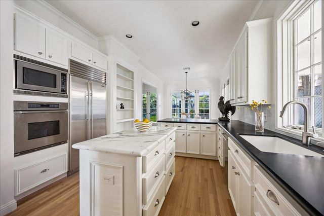 6625 Westchester Avenue, West University Place, TX 77005