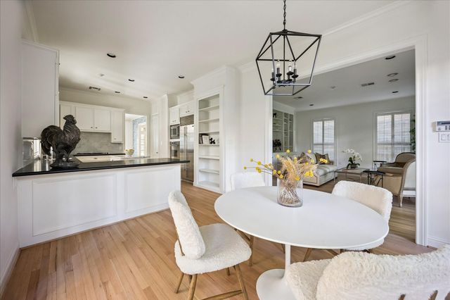 6625 Westchester Avenue, West University Place, TX 77005