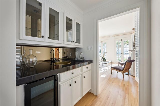 6625 Westchester Avenue, West University Place, TX 77005