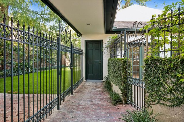 6625 Westchester Avenue, West University Place, TX 77005