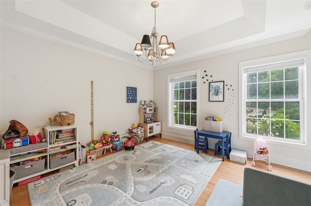 1800 McMillan Rd, Upper St Clair, PA 15241