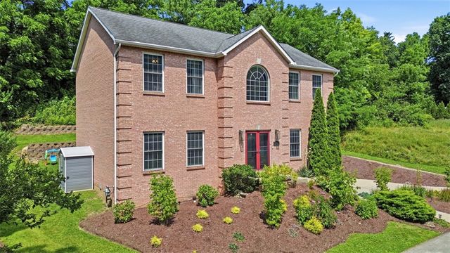 1800 McMillan Rd, Upper St Clair, PA 15241
