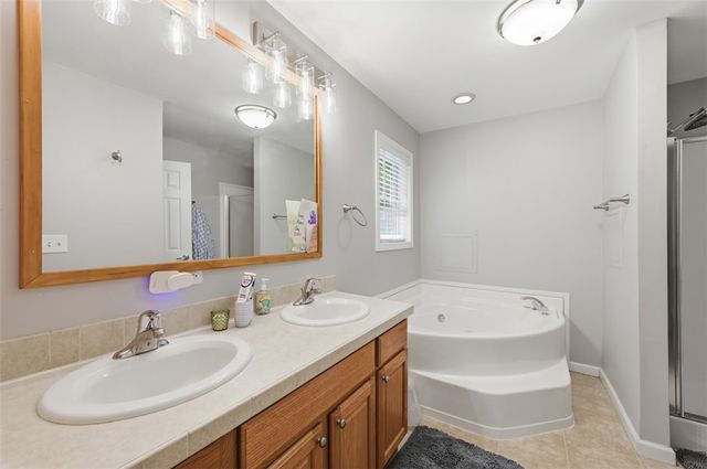 1800 McMillan Rd, Upper St Clair, PA 15241