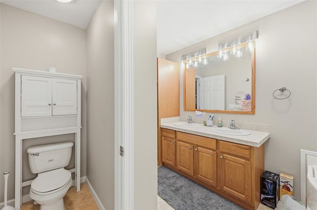 1800 McMillan Rd, Upper St Clair, PA 15241