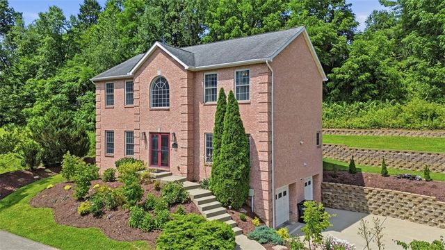 1800 McMillan Rd, Upper St Clair, PA 15241
