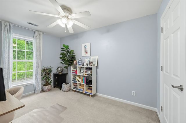 1800 McMillan Rd, Upper St Clair, PA 15241