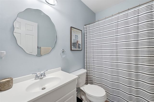1800 McMillan Rd, Upper St Clair, PA 15241