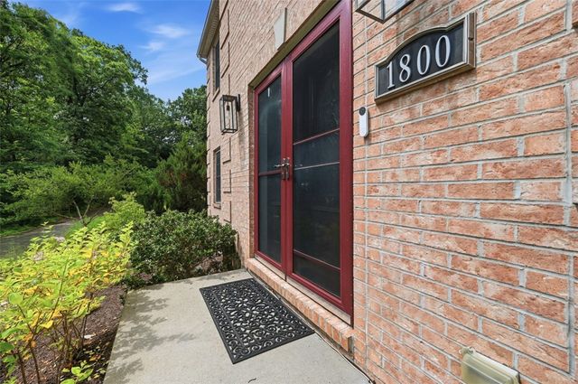 1800 McMillan Rd, Upper St Clair, PA 15241