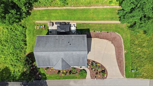 1800 McMillan Rd, Upper St Clair, PA 15241