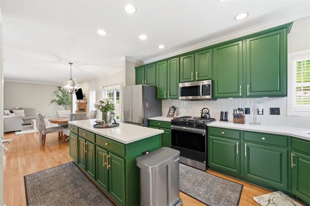 1800 McMillan Rd, Upper St Clair, PA 15241