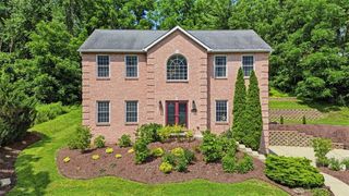 1800 McMillan Rd, Upper St Clair, PA 15241