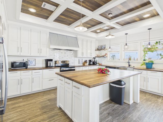 1388 Mallard Road Road, Wilson, TX 79381