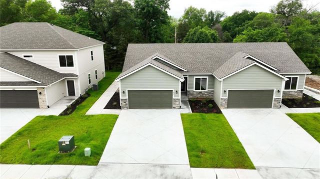 789 Highland Drive, Edwardsville, KS 66111