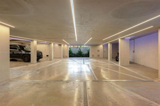 1413 N Venetian Way, Miami, FL 33139