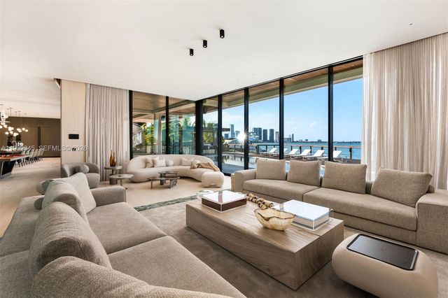 1413 N Venetian Way, Miami, FL 33139