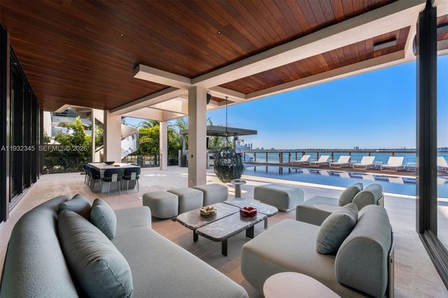 1413 N Venetian Way, Miami, FL 33139