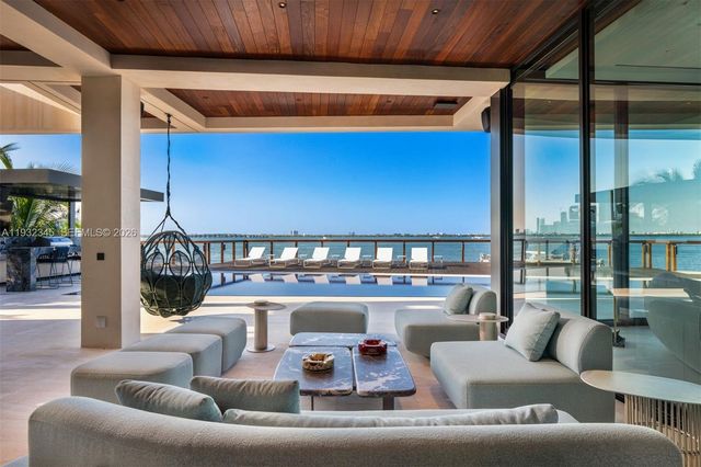 1413 N Venetian Way, Miami, FL 33139