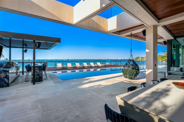 1413 N Venetian Way, Miami, FL 33139