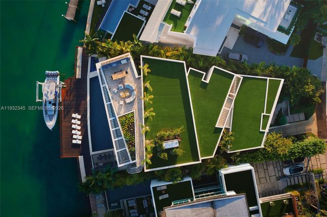 1413 N Venetian Way, Miami, FL 33139