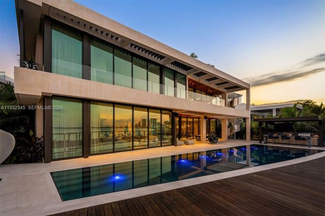 1413 N Venetian Way, Miami, FL 33139