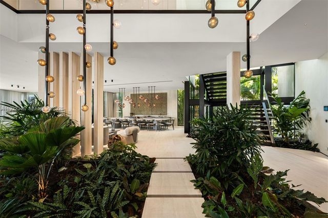 1413 N Venetian Way, Miami, FL 33139