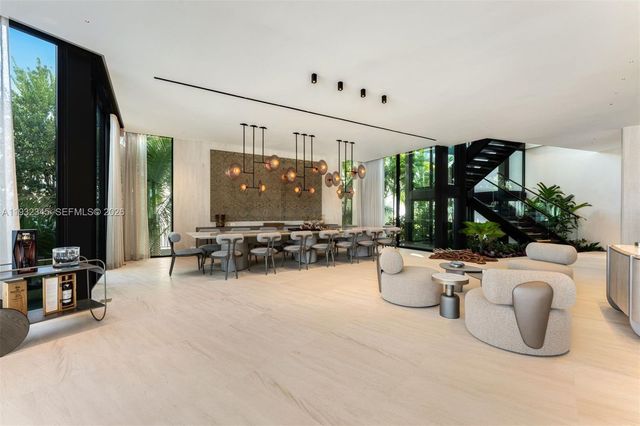 1413 N Venetian Way, Miami, FL 33139