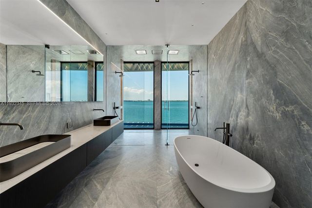 1413 N Venetian Way, Miami, FL 33139